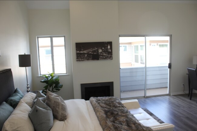 Building Photo - 3 bedroom in Los Angeles CA 90024