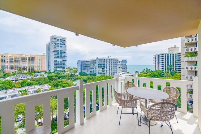 Building Photo - 1121 Crandon Blvd