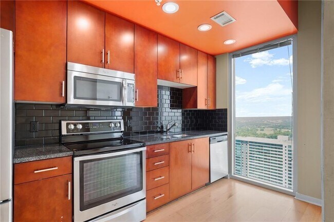 Building Photo - 360 Nueces St