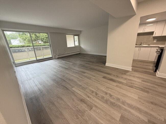 Building Photo - Surrey Place Apartments