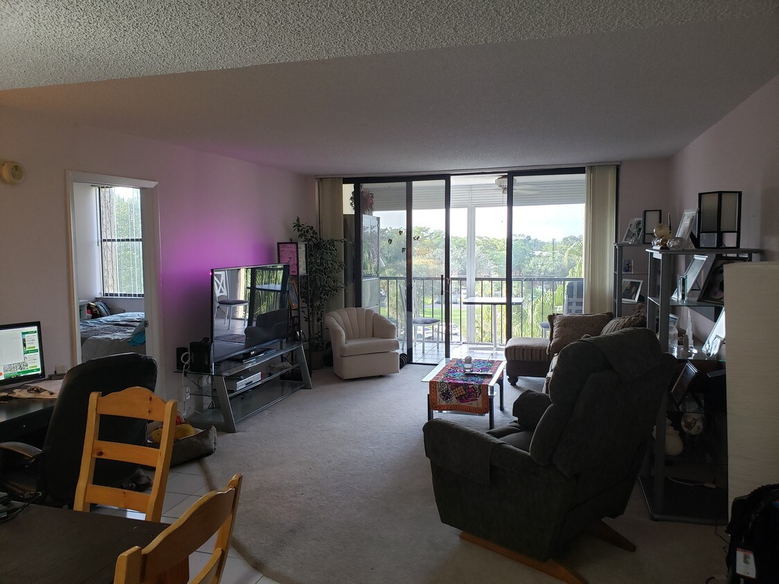 Foto principal - 16300 Golf Club Rd