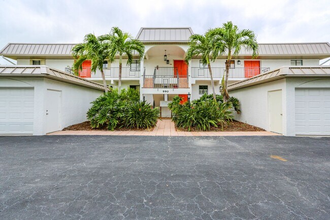 Building Photo - ***2BED/2BATH***SEASONAL***FURNISHED***CAR...