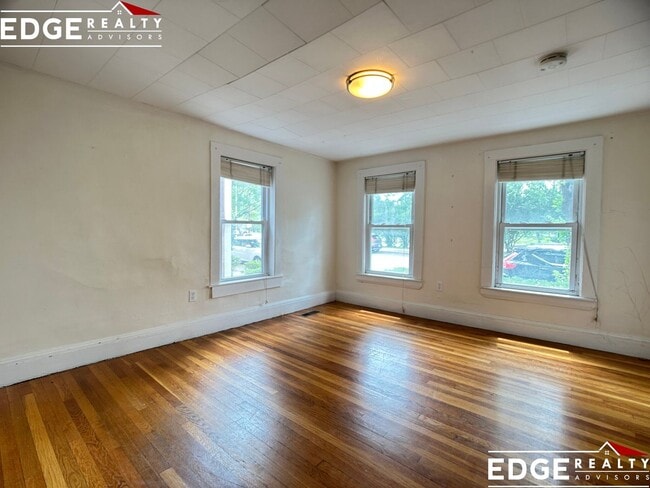 Building Photo - Bright and Sunny 2 bed 1 bath in Cambridge