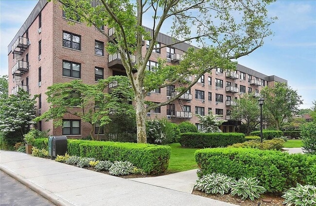 Foto del edificio - 4 Birchwood Ct