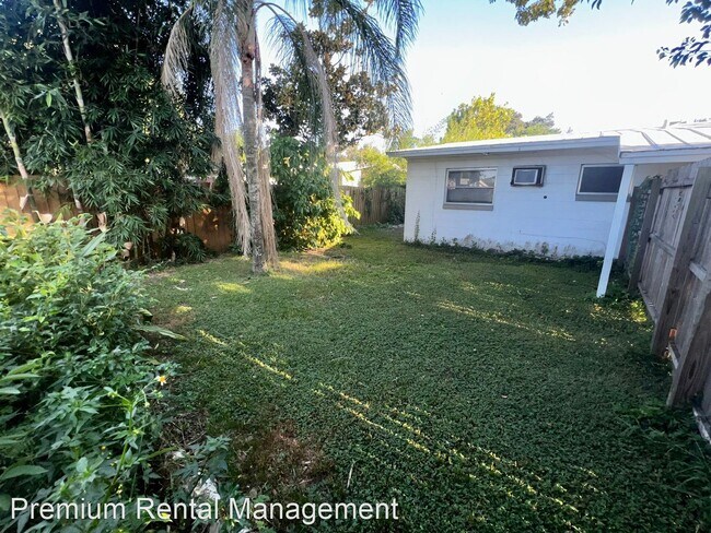 Foto del edificio - 3 br, 1 bath House - 8362 Cristobal Cir un...