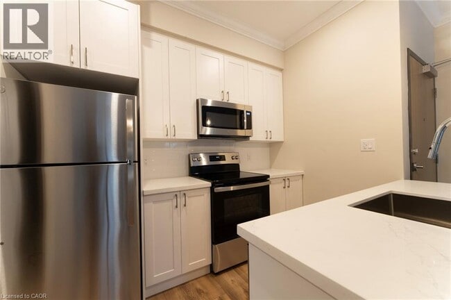 Building Photo - 100 Charlton Ave W