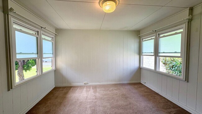 Foto del edificio - Available Now!! 3 BED/2.5BA + Large Carport, Yard!!