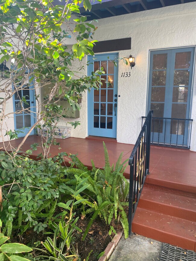 Foto del edificio - 1109 Masselin Ave