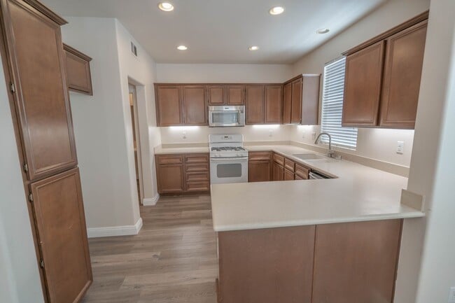 Building Photo - Charming 3-Bedroom Home in Valencia's Cree...