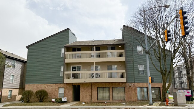 Foto del interior - 813 W Springfield