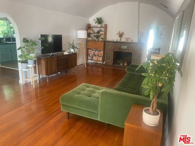 Foto del edificio - 1414 Armadale Ave