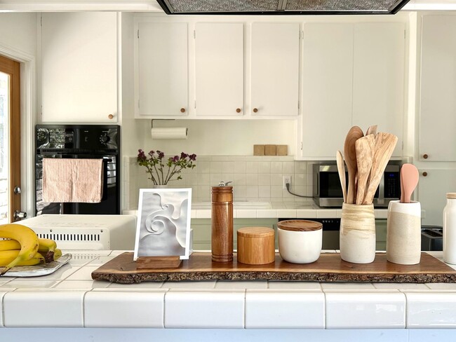 Building Photo - 927 Marine Ave