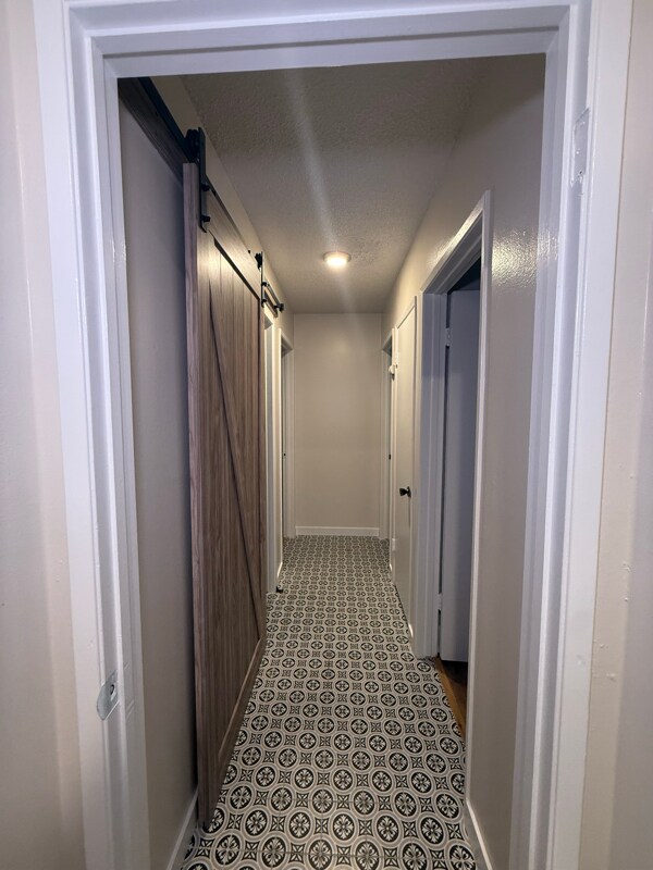 Foto del edificio - 319 Jullien Dr