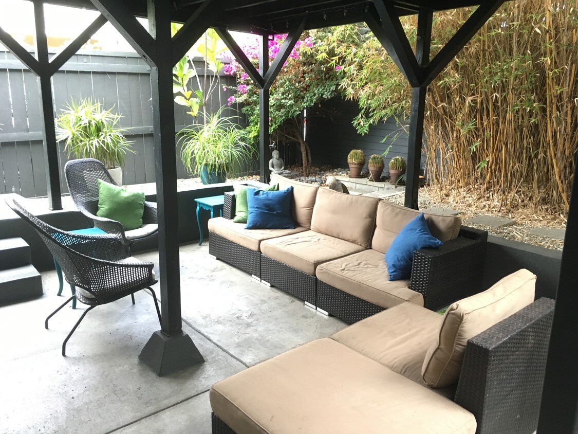 Sala de estar al aire libre - 4101 Cumberland Ave