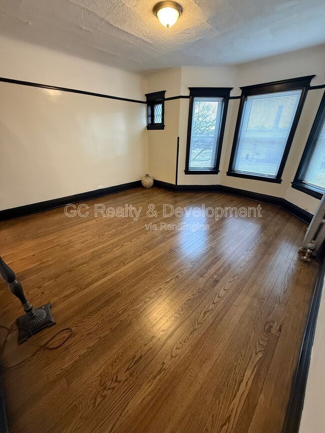 Building Photo - 1450 E Marquette Rd