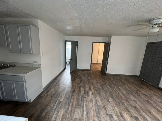 Building Photo - 1005 Arizona Ave