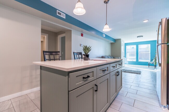 2BR, 2BA - Dining Area - Apartments @ 41