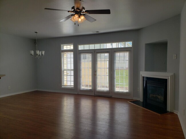 Foto del edificio - 2472 Redmayne Ln