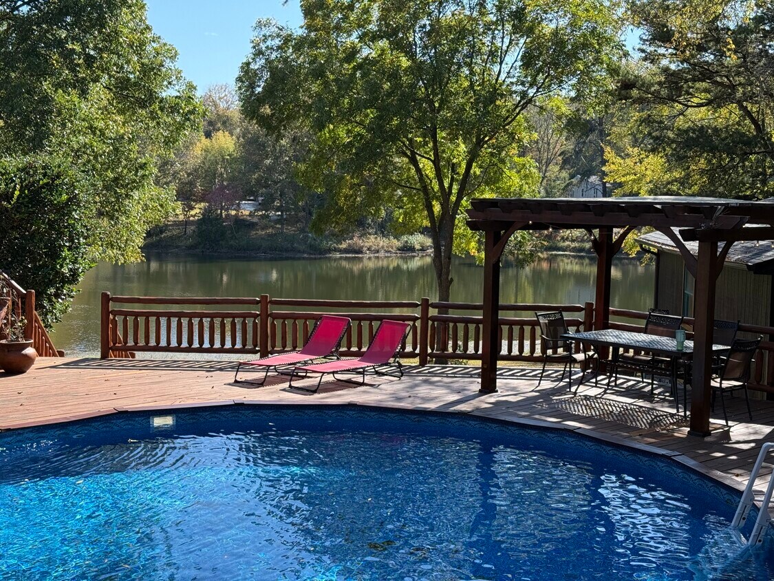 Un oasis con piscina privada en un lago privado - 1011 Lake Shore Dr