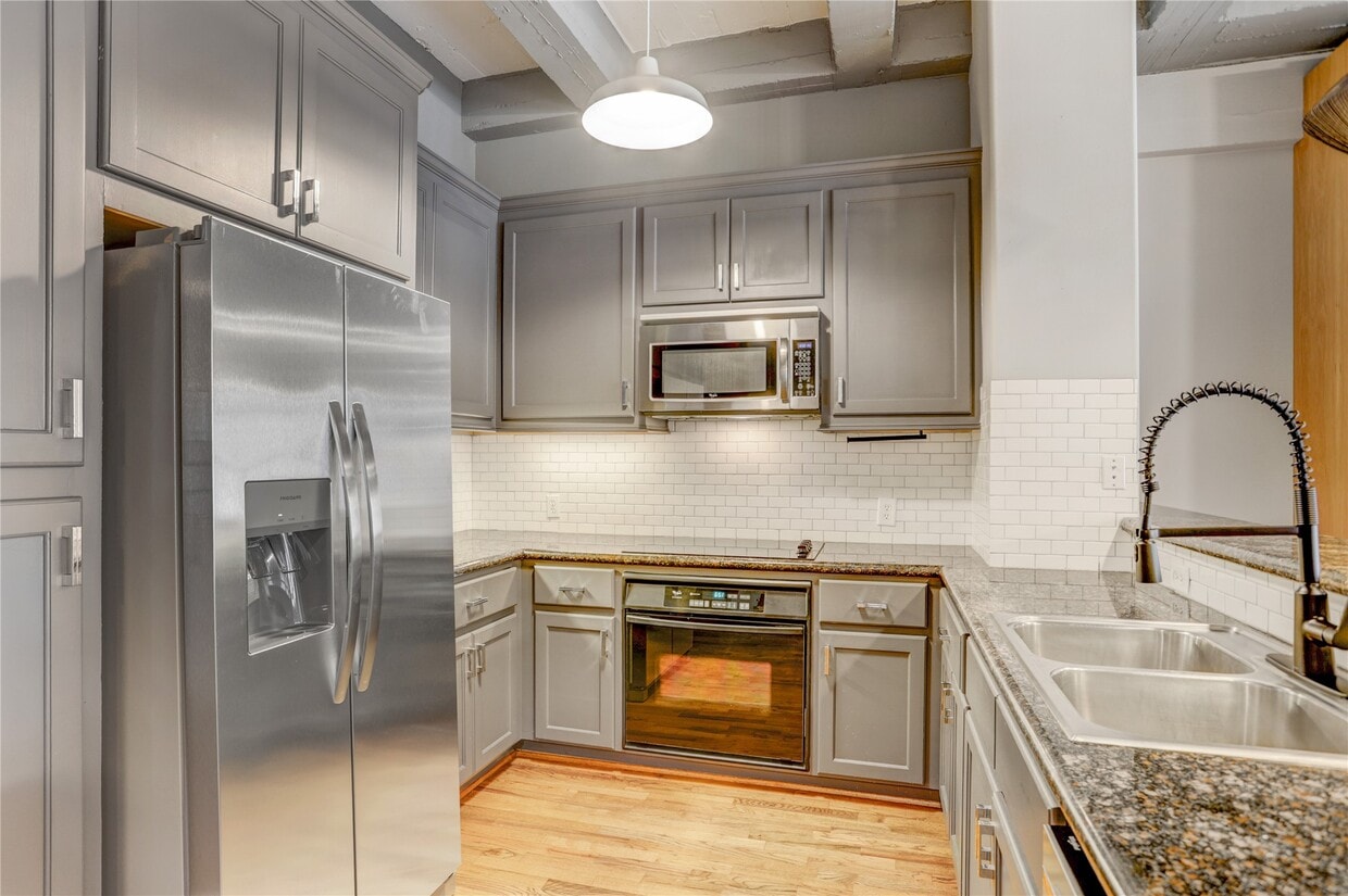 Primary Photo - 1120 Texas St