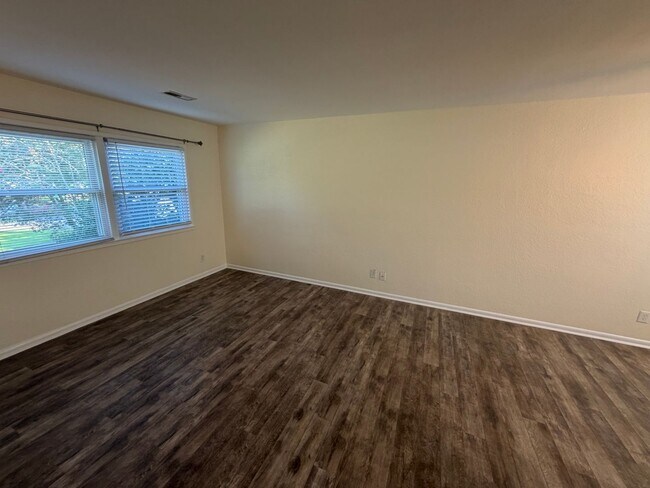 Foto del edificio - 3061 Ole Towne Ln