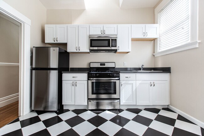 Building Photo - 1585 Waller St