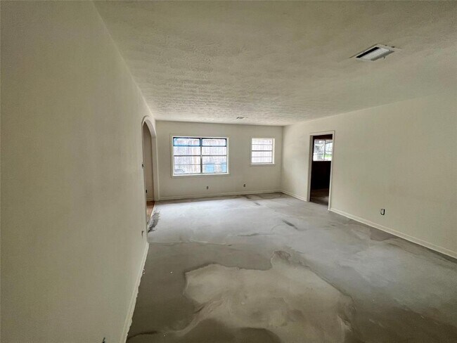 Building Photo - 5219 Chesapeake Way