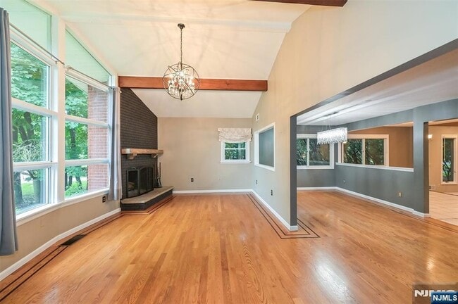 Foto del edificio - 135 Elmwood Ave
