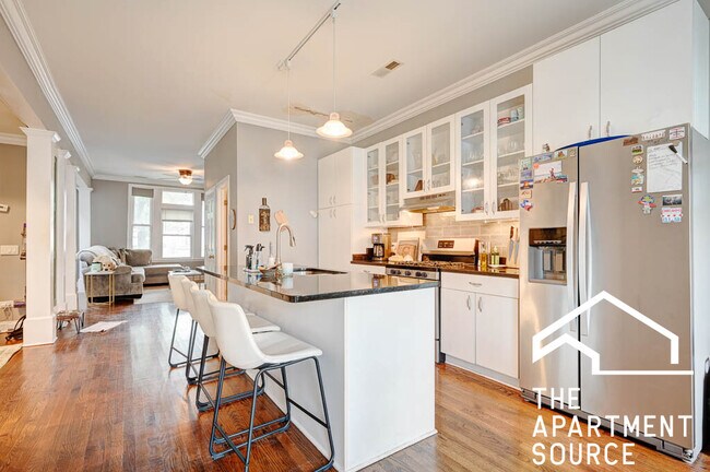 Building Photo - 1341 W Fletcher St