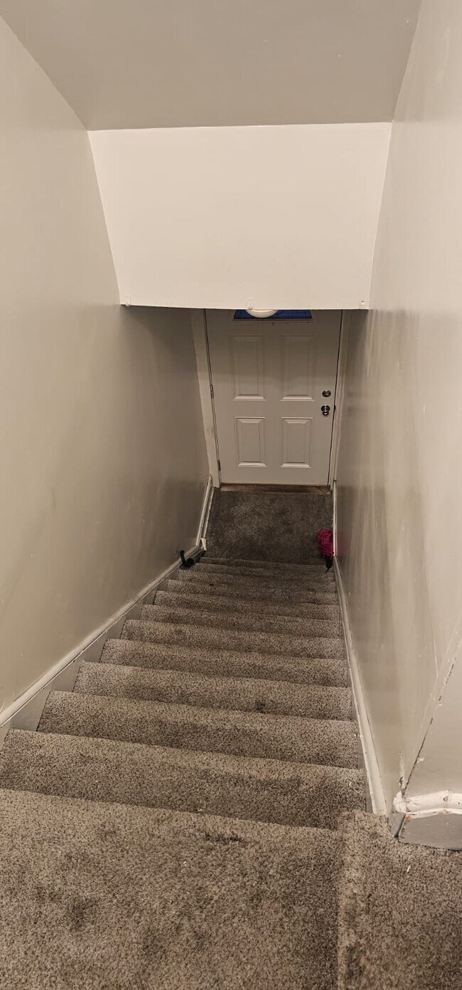 Entryway - 157 N 15th St