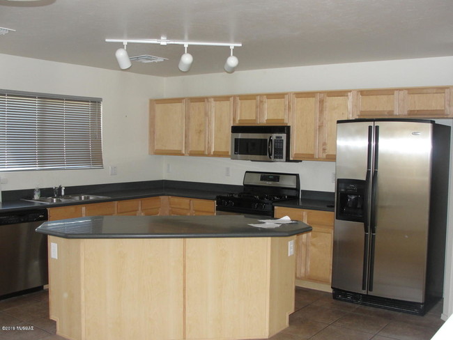 Building Photo - 4215 E Stone River Dr