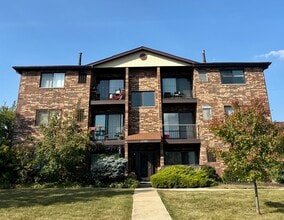 Building Photo - 14949 Lake View Dr