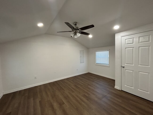 Foto del edificio - 21922 Branson Rd