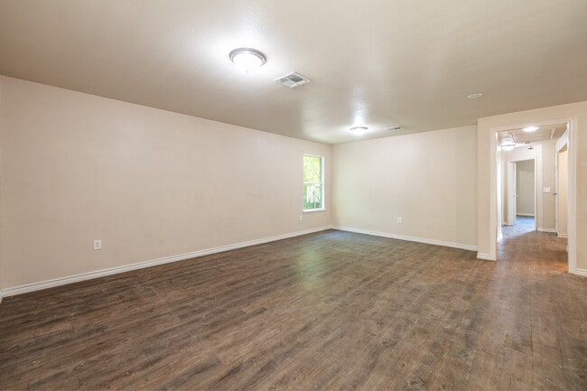 Building Photo - 7668 Oak Chase
