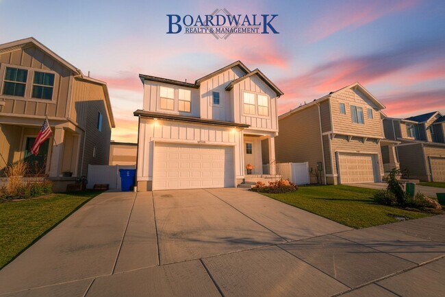 Foto del edificio - Modern 3-Bed Home with Yard & Amenities