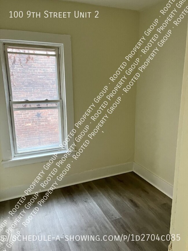 Building Photo - Renovated 3 Bedroom Close to RPI