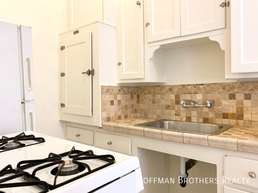 Foto principal - 520 S Mariposa Ave