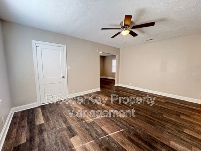 Foto del edificio - 4617 Rosemont Dr