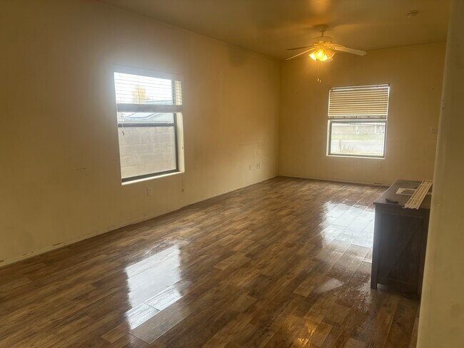 Foto del edificio - 720 N 6th Dr