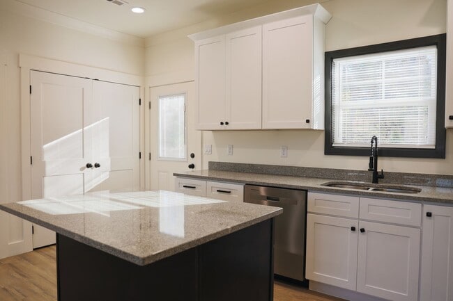 Building Photo - BRAND NEW 2BD 2.5B TOWNHOME