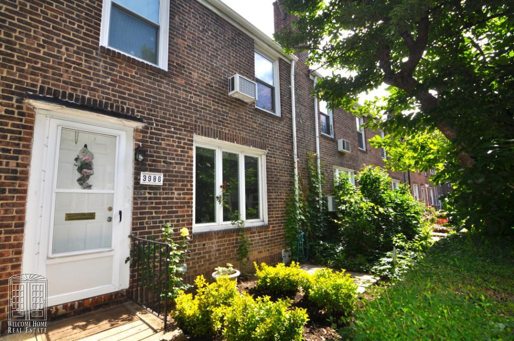 Primary Photo - Sunnyside Gardens 3 Bedroom HOUSE rental
