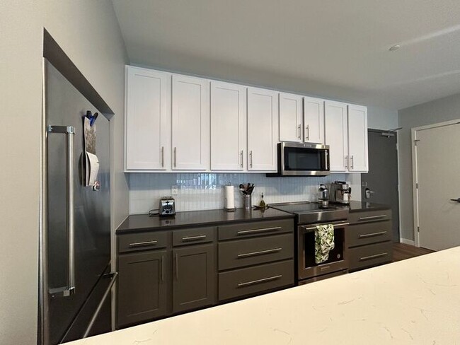 Building Photo - $2,400 | 2 Bedroom, 2 Bathroom Partially F...