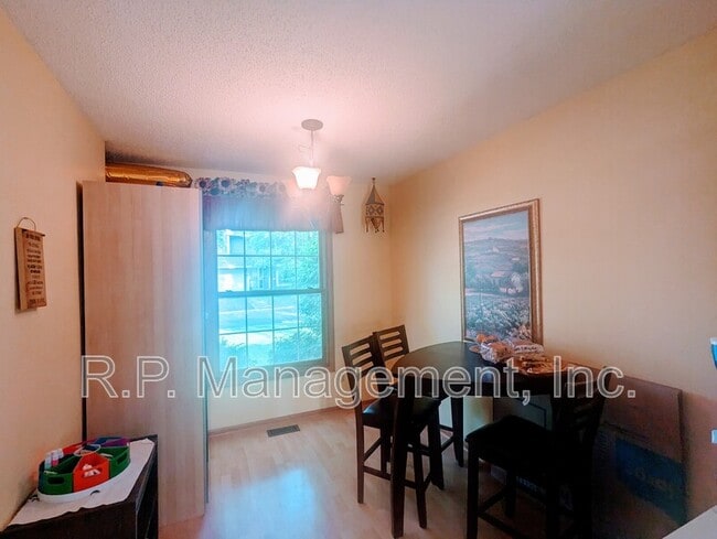 Foto del edificio - 8097 Curtis Ln