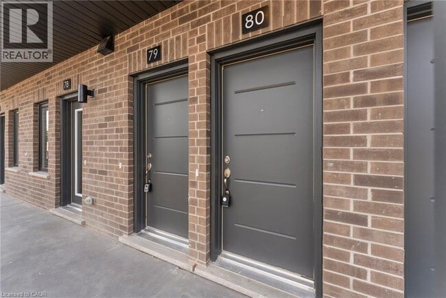 Building Photo - 940 St David St N
