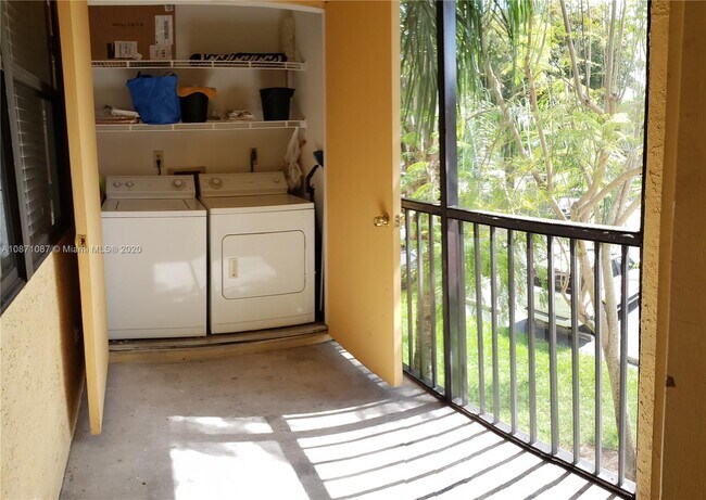 Foto del edificio - 10581 SW 155th Ct