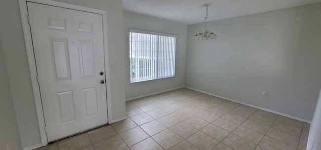 Building Photo - Lovely 2 story town home in Meadow Woods. ...