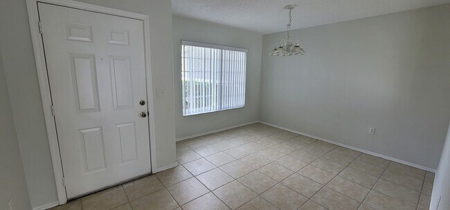 Foto del edificio - Lovely 2 story town home in Meadow Woods. ...