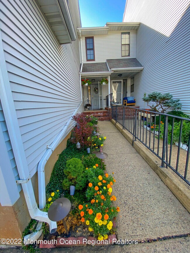 104 Chestnut Way Unit 104, Manalapan Township, NJ 07726 Condo for