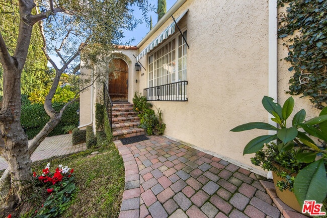 Building Photo - 5918 Canyon Cove