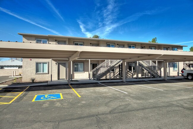 Building Photo - 6220 W Ocotillo Rd